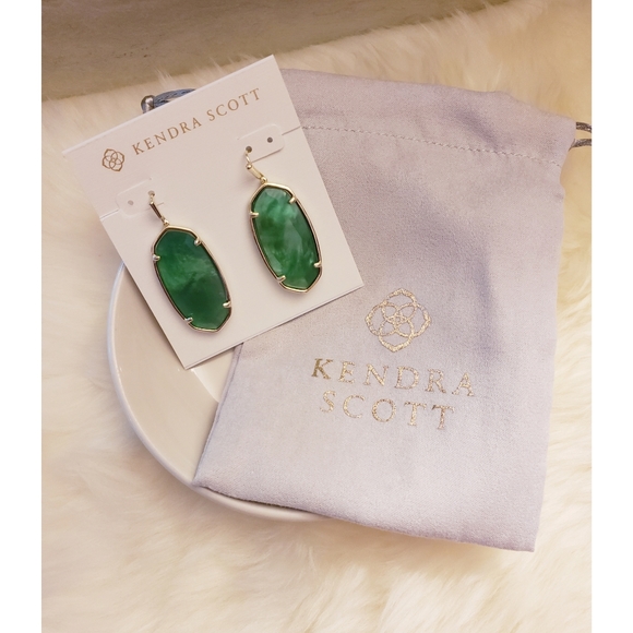 Kendra Scott Elle Earrings in Jade Green I… - Picture 6 of 8